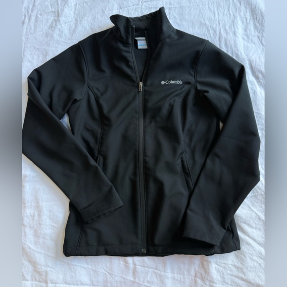 Columbia Women’s Black Softshell Jacket - Picture 1 of 5